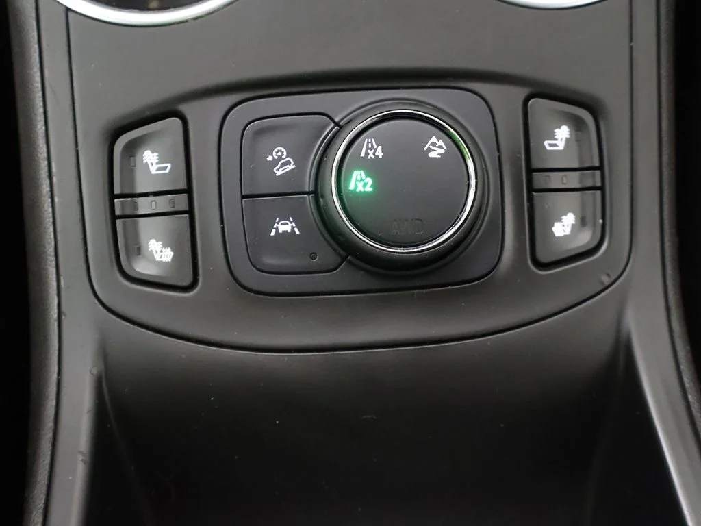 Used 2020 White GMC SLE image 37