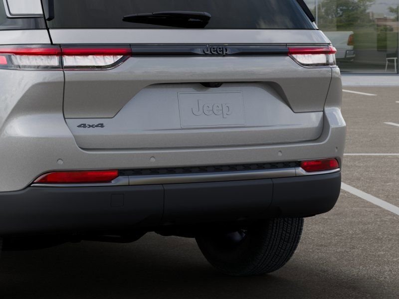 New 2026 Silver Zynith Exterior Paint Jeep Altitude image 13