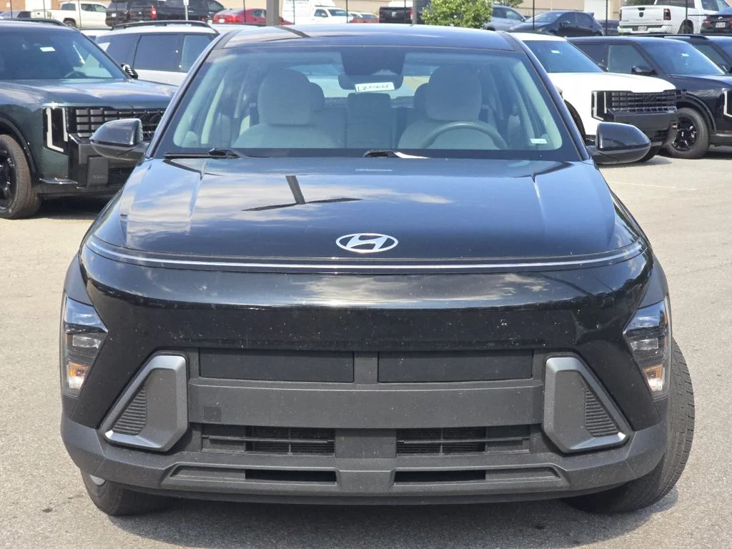 Used 2024 Black Hyundai SE image 10