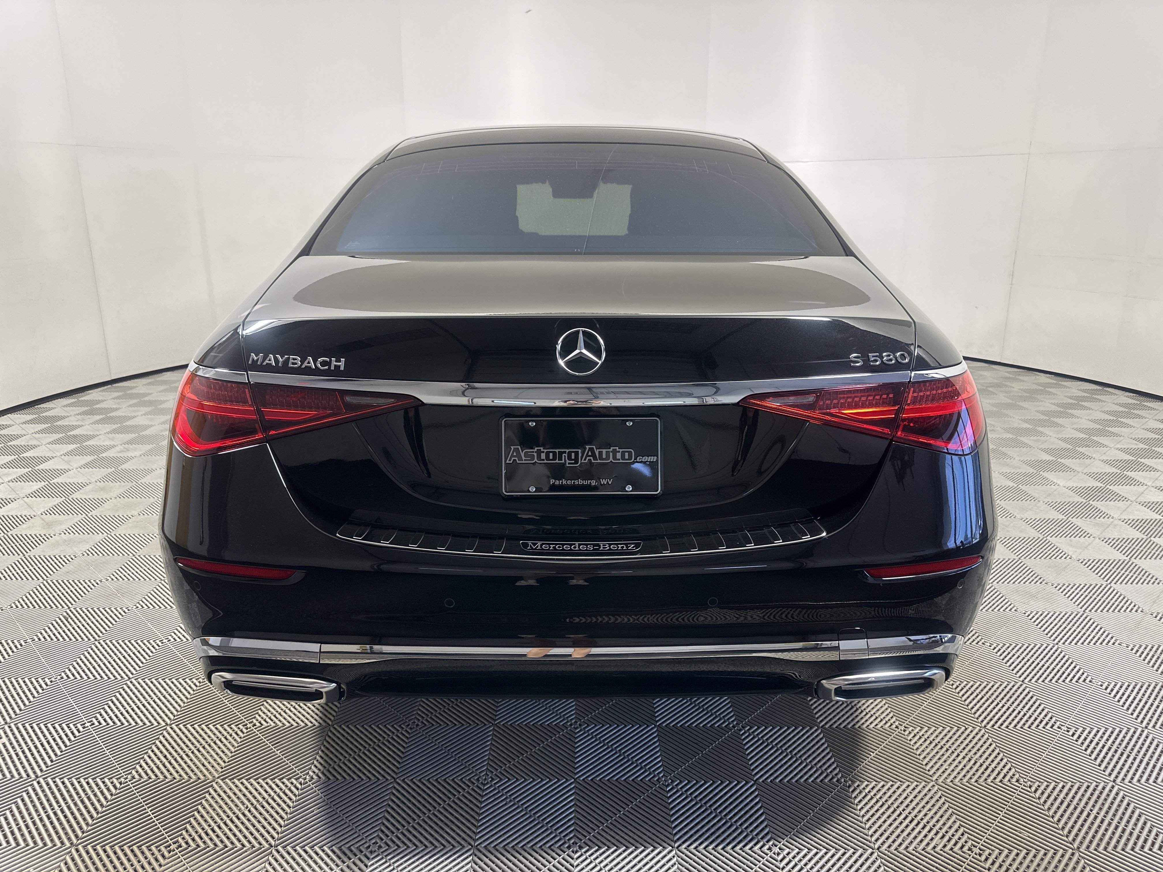 Used 2022 Black Mercedes-Benz Maybach S 580 image 6