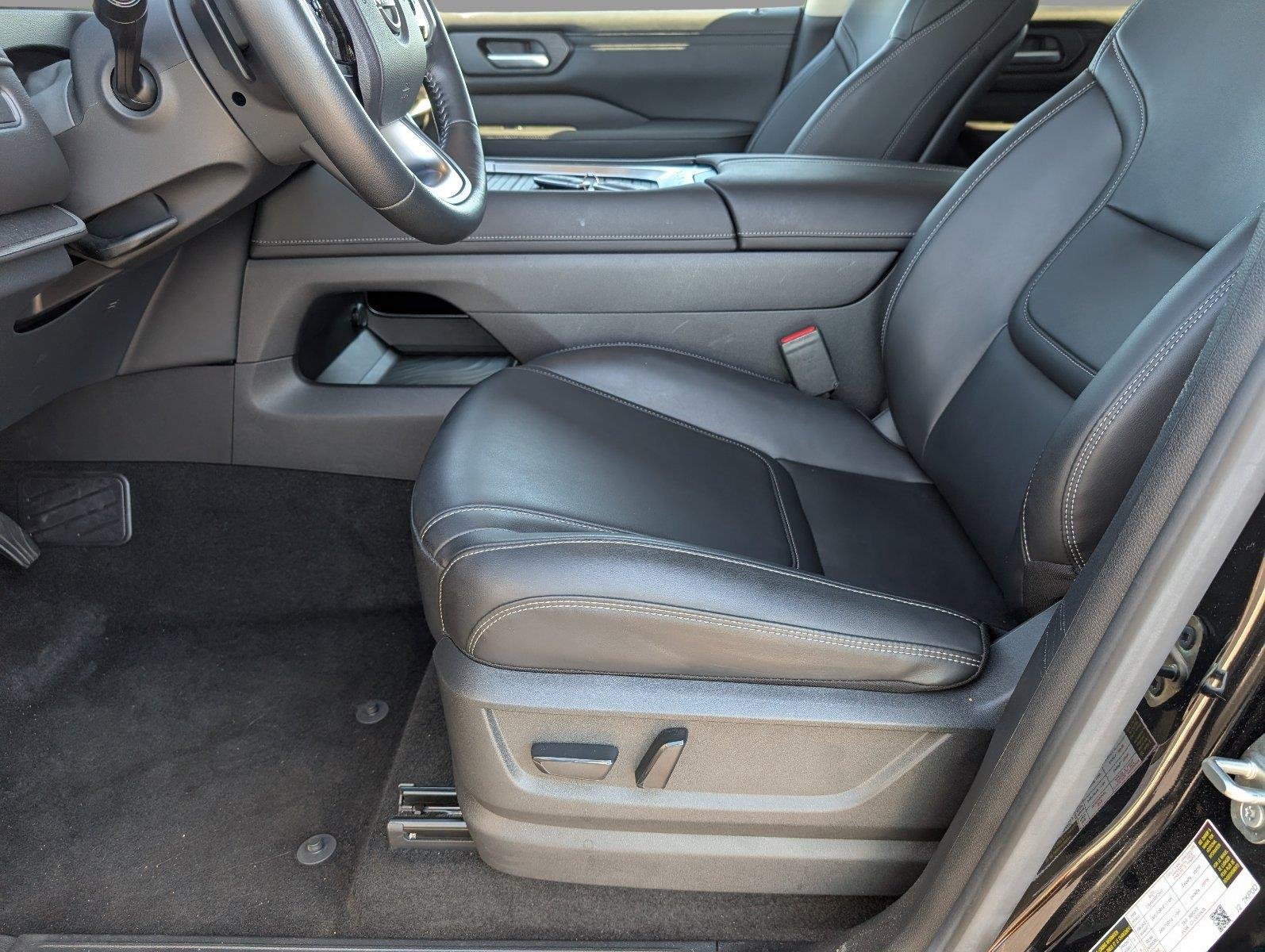 Used 2025 Super Black Nissan SV image 14