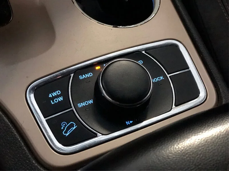 Used 2014 True Blue Pearlcoat Jeep Limited image 25