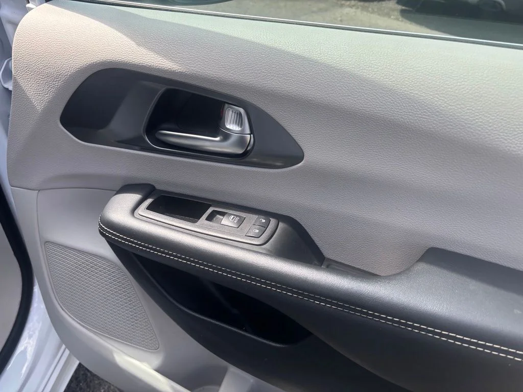 Used 2023 Bright White Clearcoat Chrysler Touring L image 15