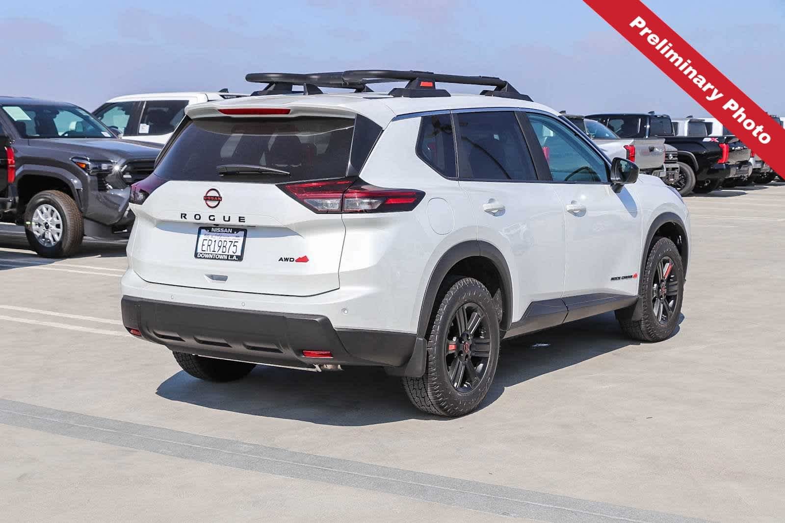 Used 2026 Everest White Pearl Tricoat Nissan Rock Creek image 6