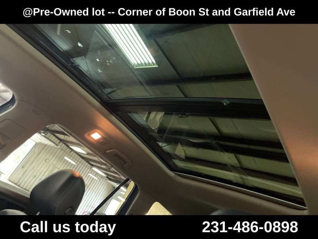 Used 2018 Gray Volkswagen SEL image 13