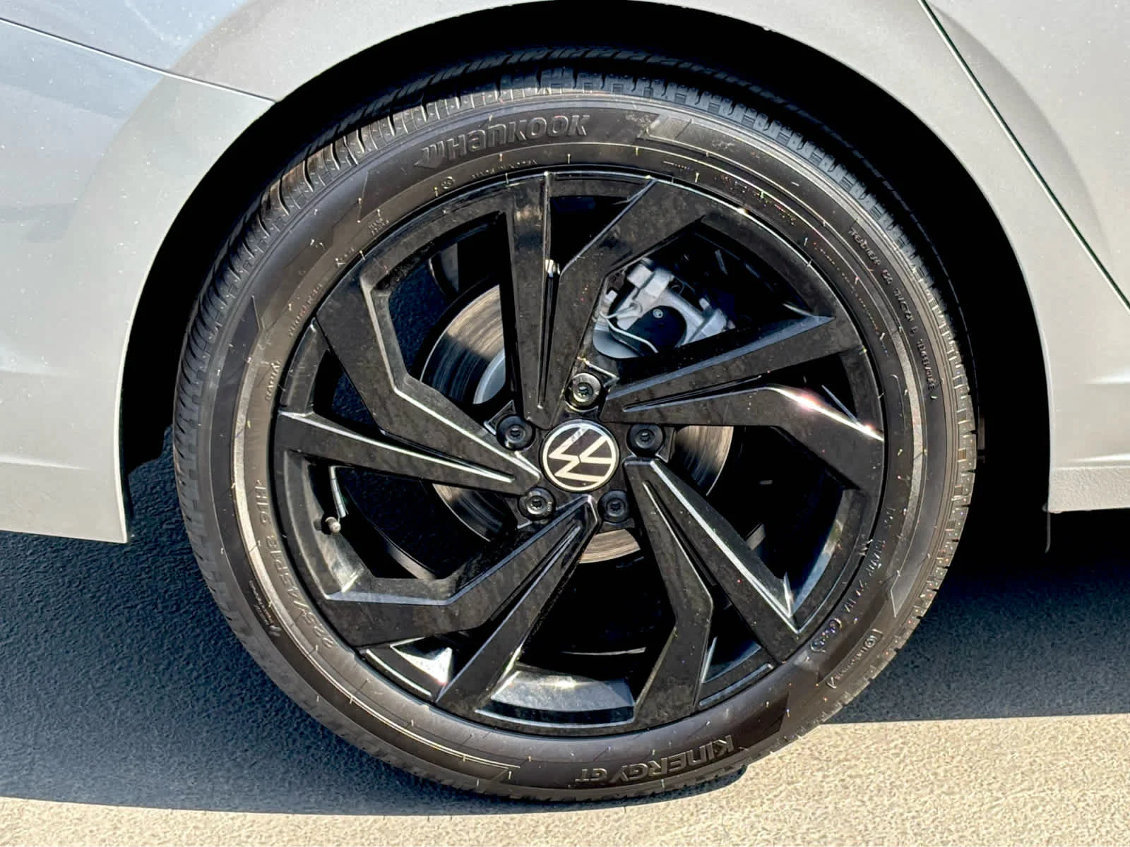 New 2026 PYRITE SILVER Volkswagen SE image 24