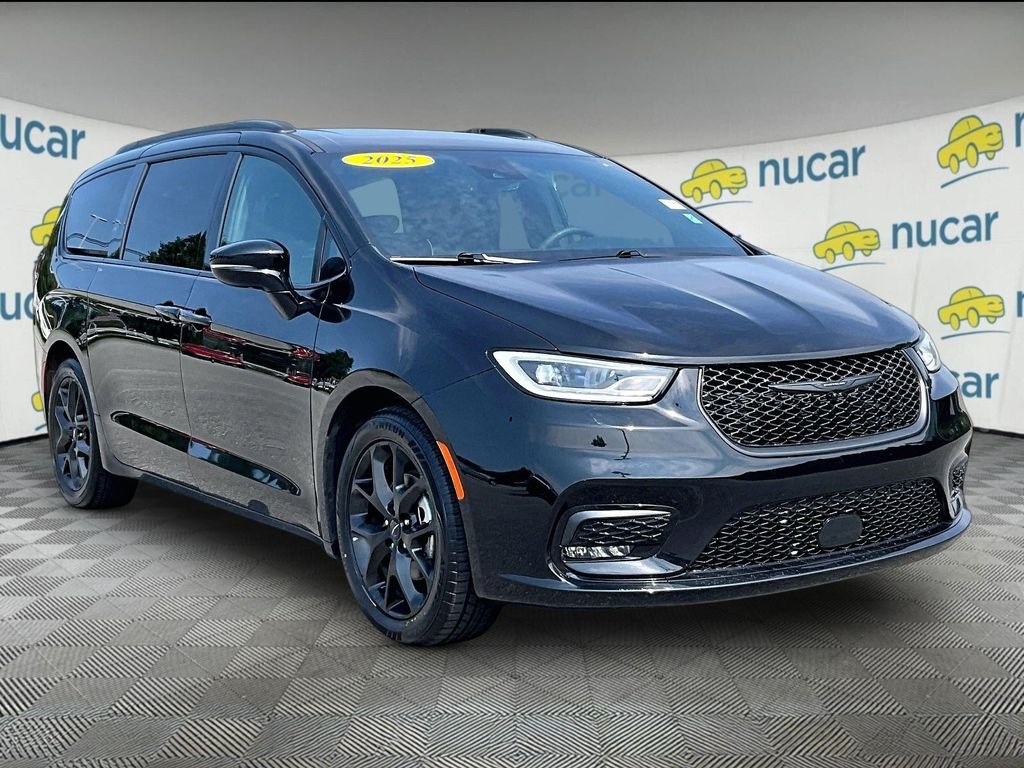Used 2025 Black Chrysler Limited image 1
