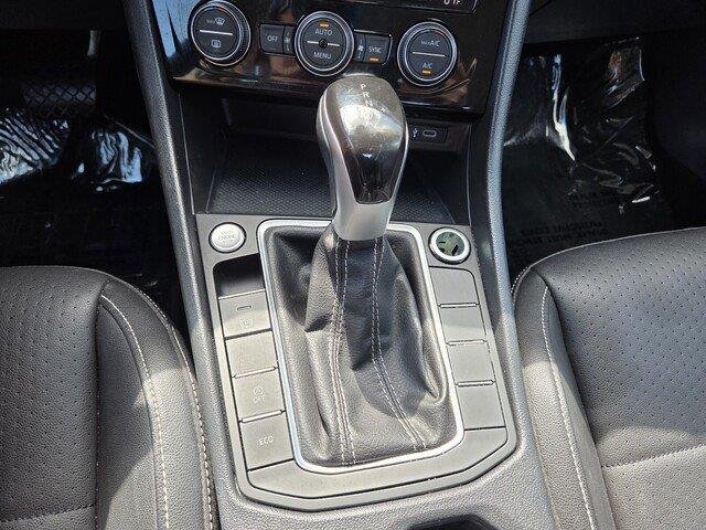Used 2024 Opal White Pearl Volkswagen SE image 17