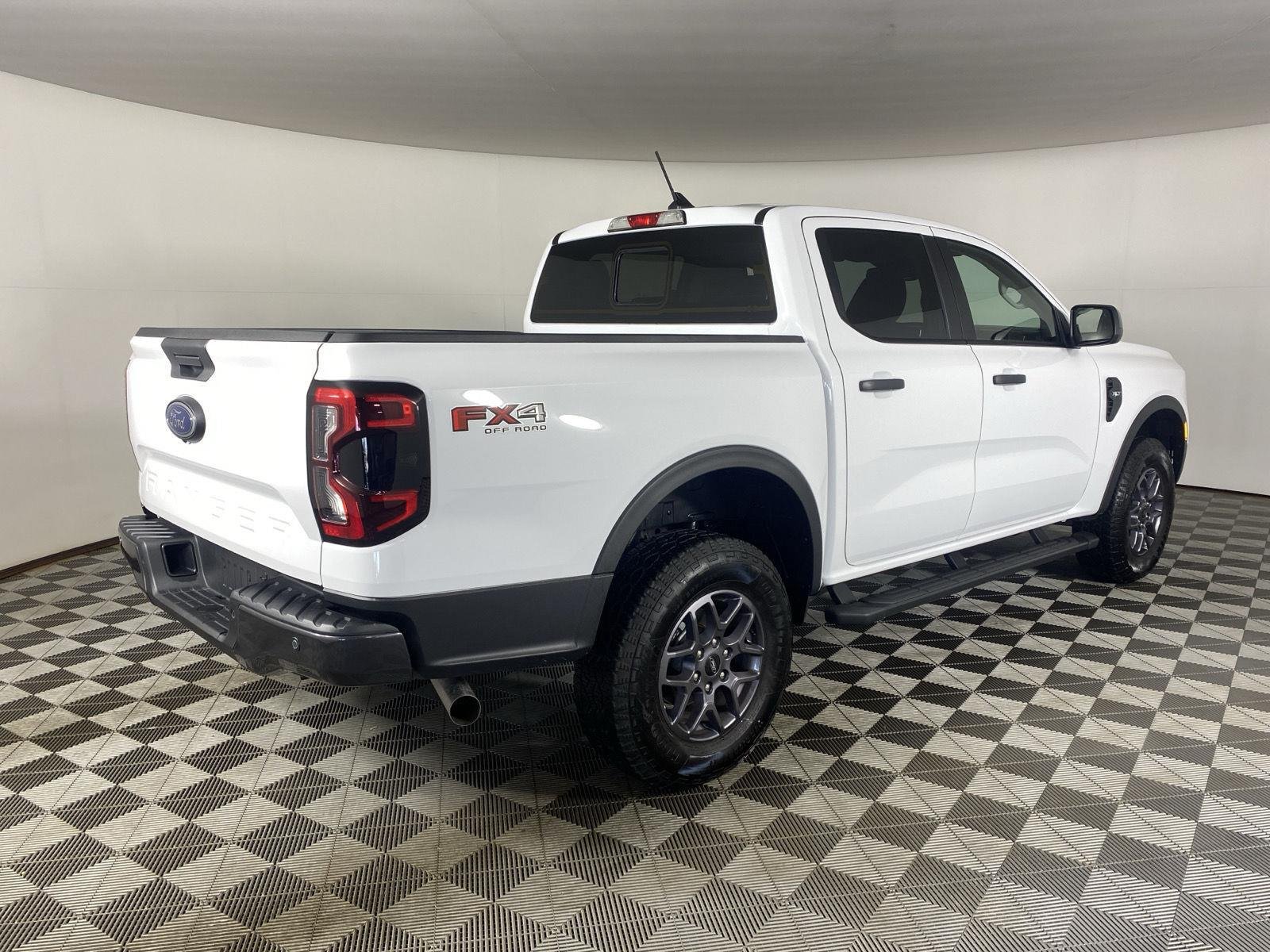 Used 2025 Oxford White Ford XLT image 10