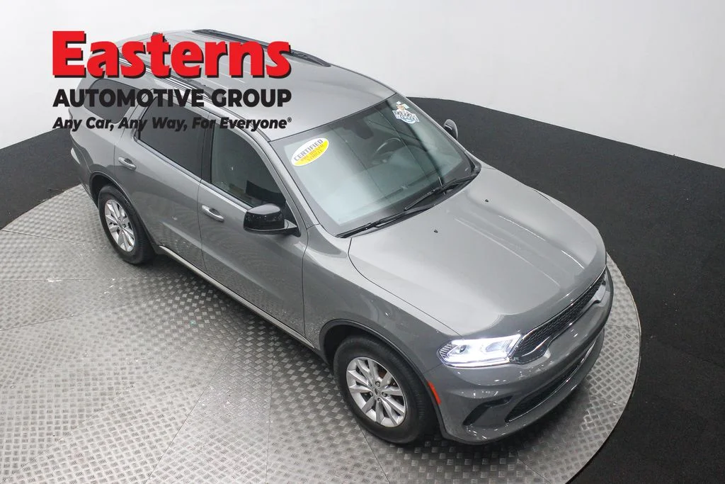 Used 2023 Gray Dodge SXT image 3