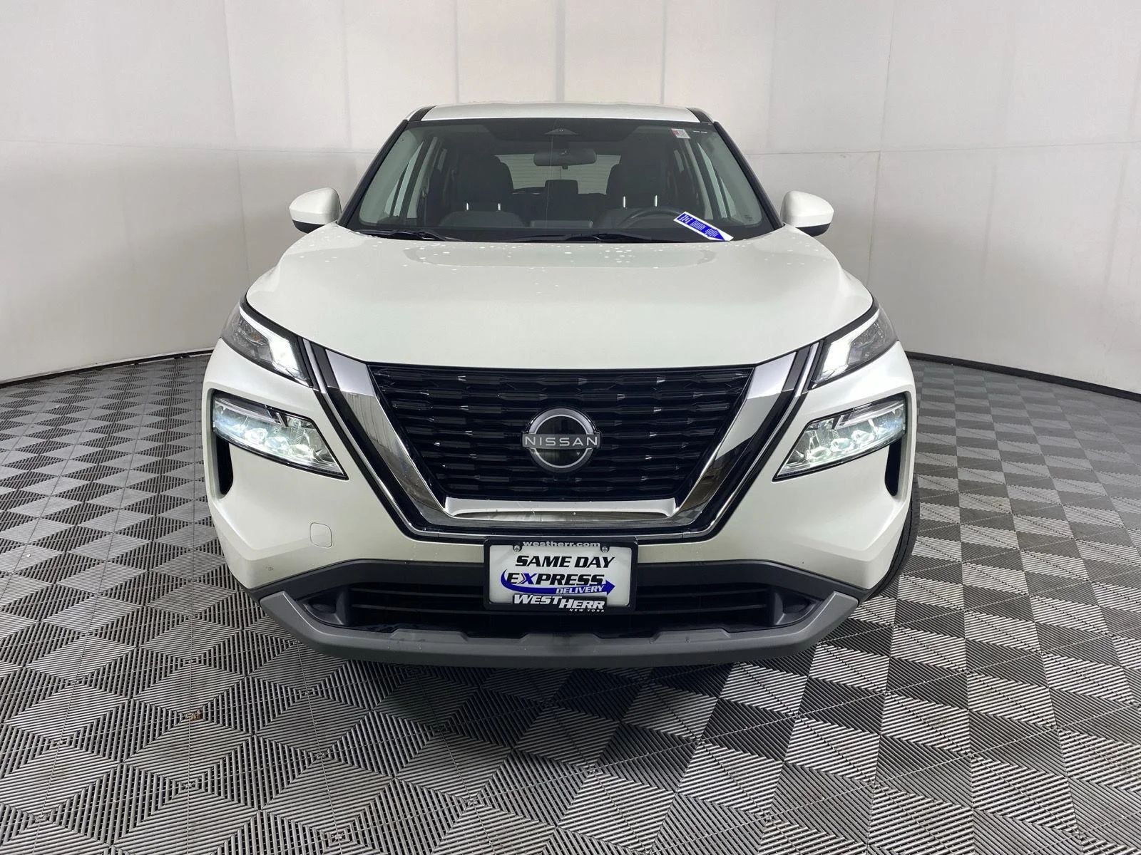 Used 2023 Pearl White Tricoat Nissan SV image 2