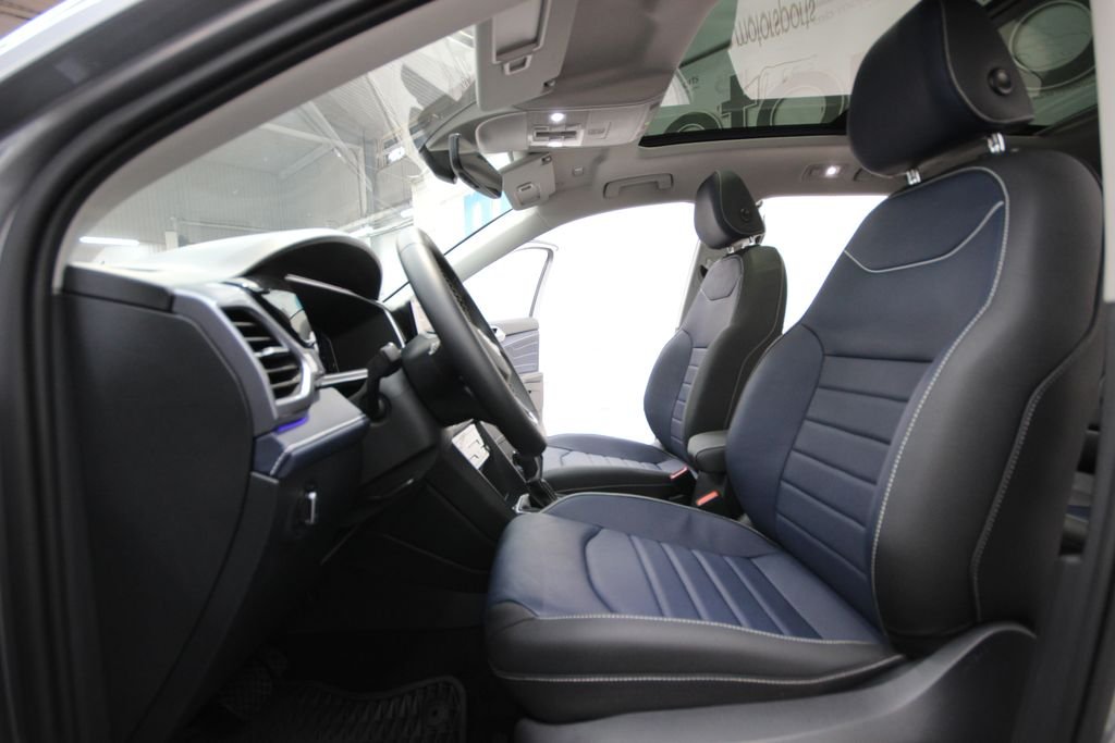 2025 Volkswagen Taos SEL - Photo 15