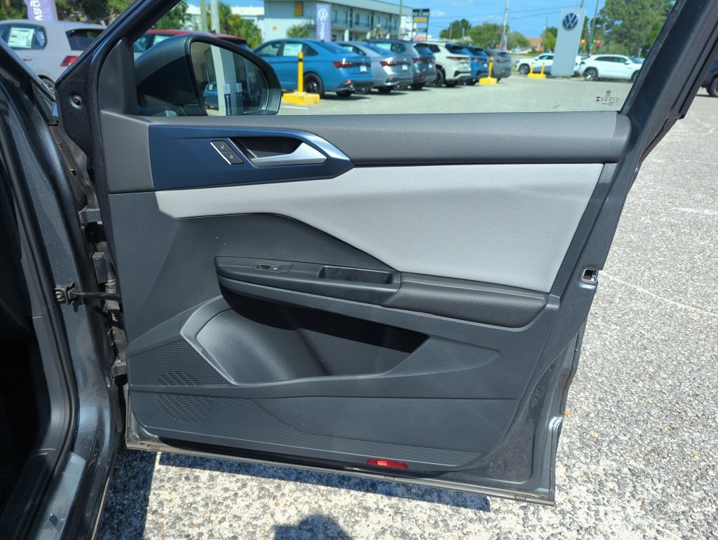 Used 2023 Gray Volkswagen 1.5T SE image 34