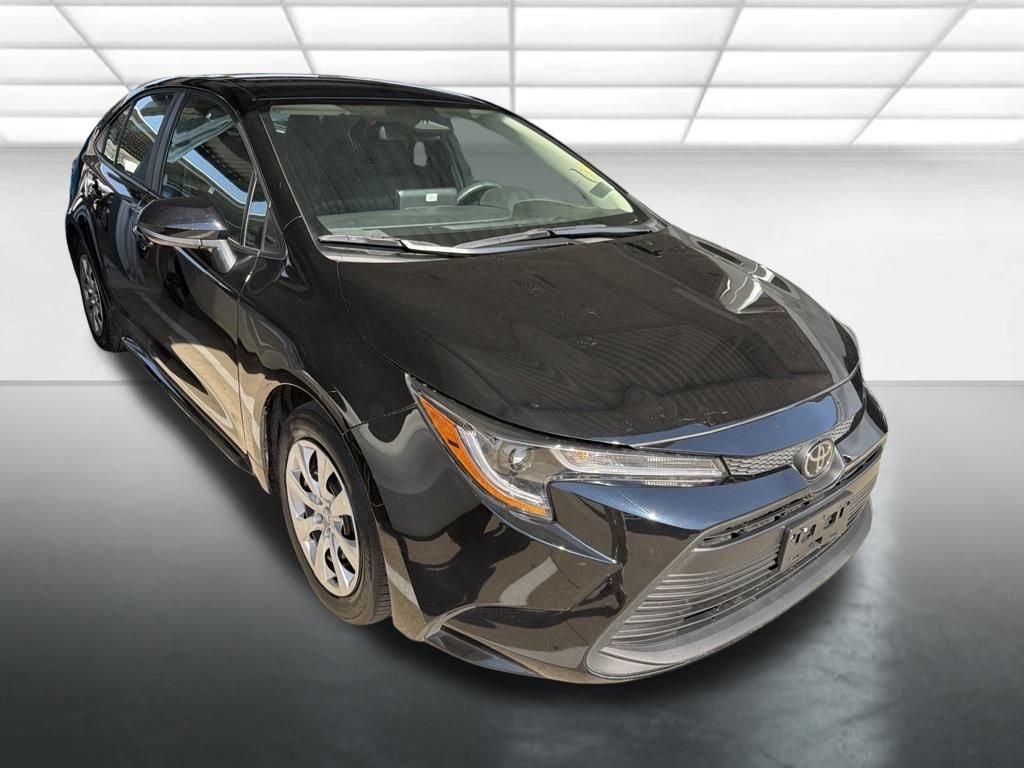 Used 2025  Toyota LE image 1
