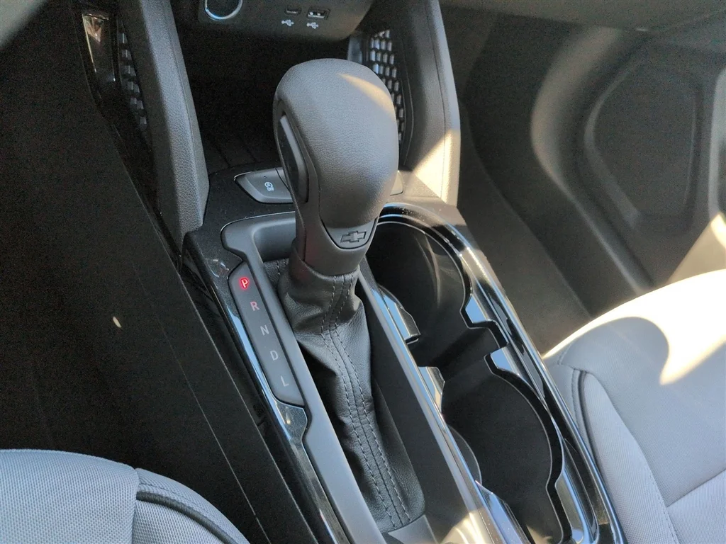 New 2026 Summit White Chevrolet LT image 40