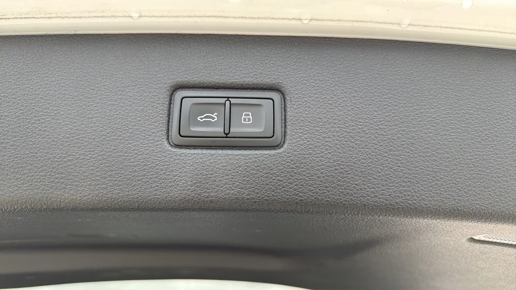Used 2025 Carrara White Audi 55 Premium image 15