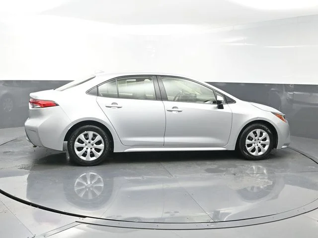 Used 2022 Silver Toyota LE image 8
