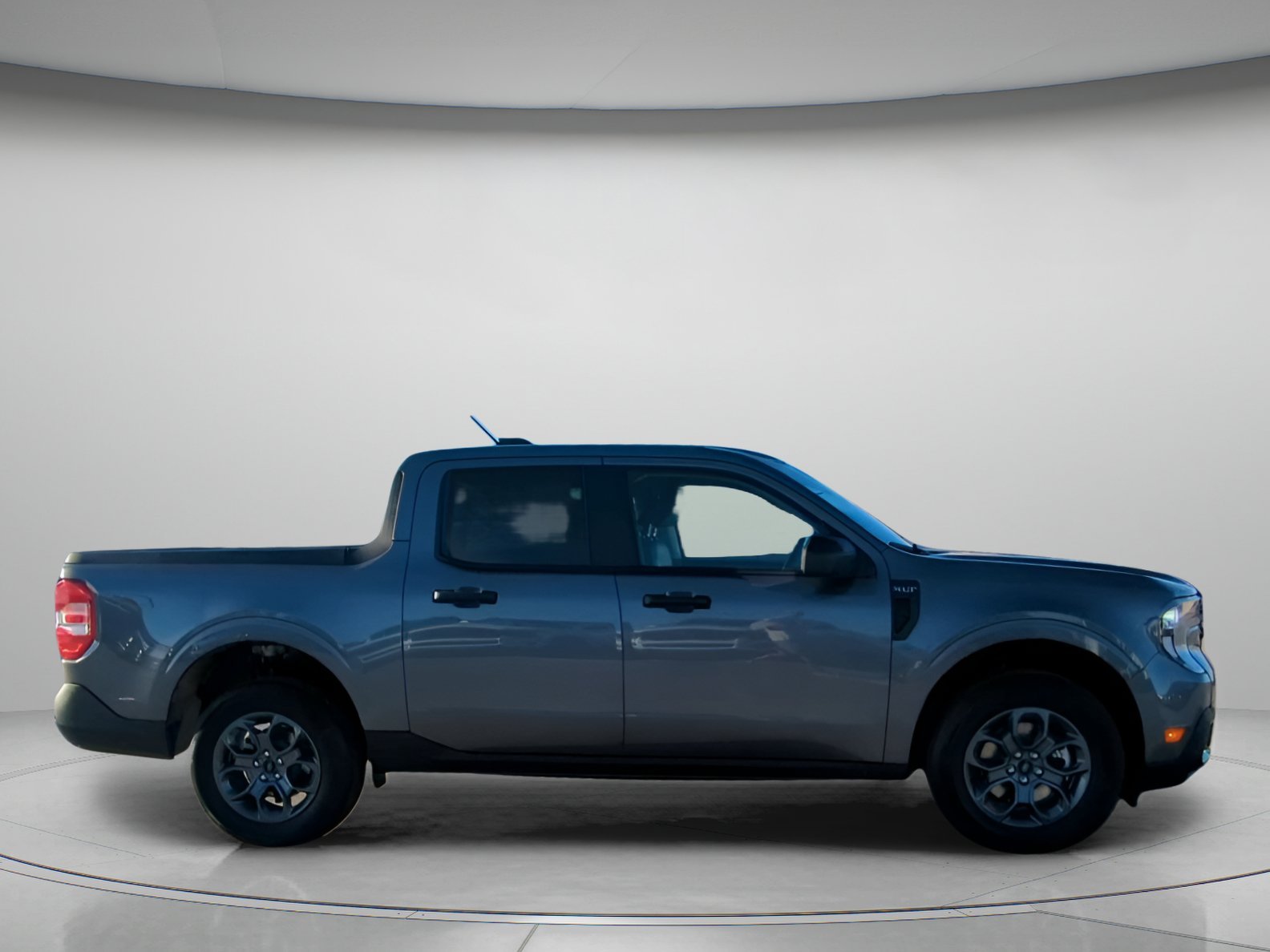 New 2026 Carbonized Gray Metallic Ford XLT image 30