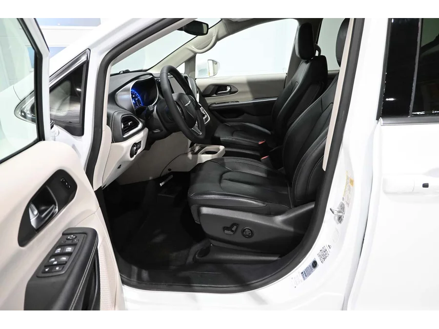 Used 2022 WHITE Chrysler Touring L Mobility Handicap Van image 13