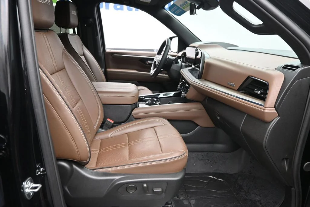 Used 2025 Black Chevrolet High Country image 9