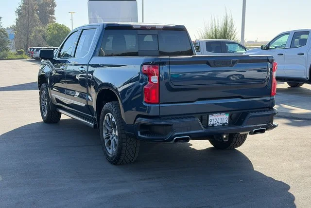 Used 2022 NORTHSKY BLUE METALLIC Chevrolet High Country image 10