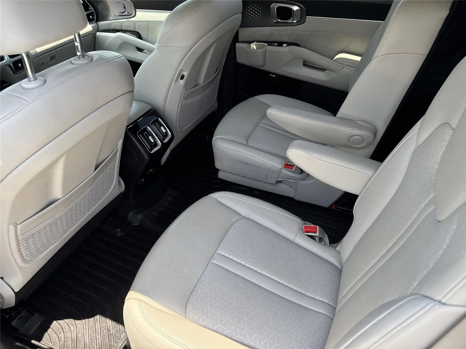 Used 2022 Steel Gray Kia SX Prestige image 31