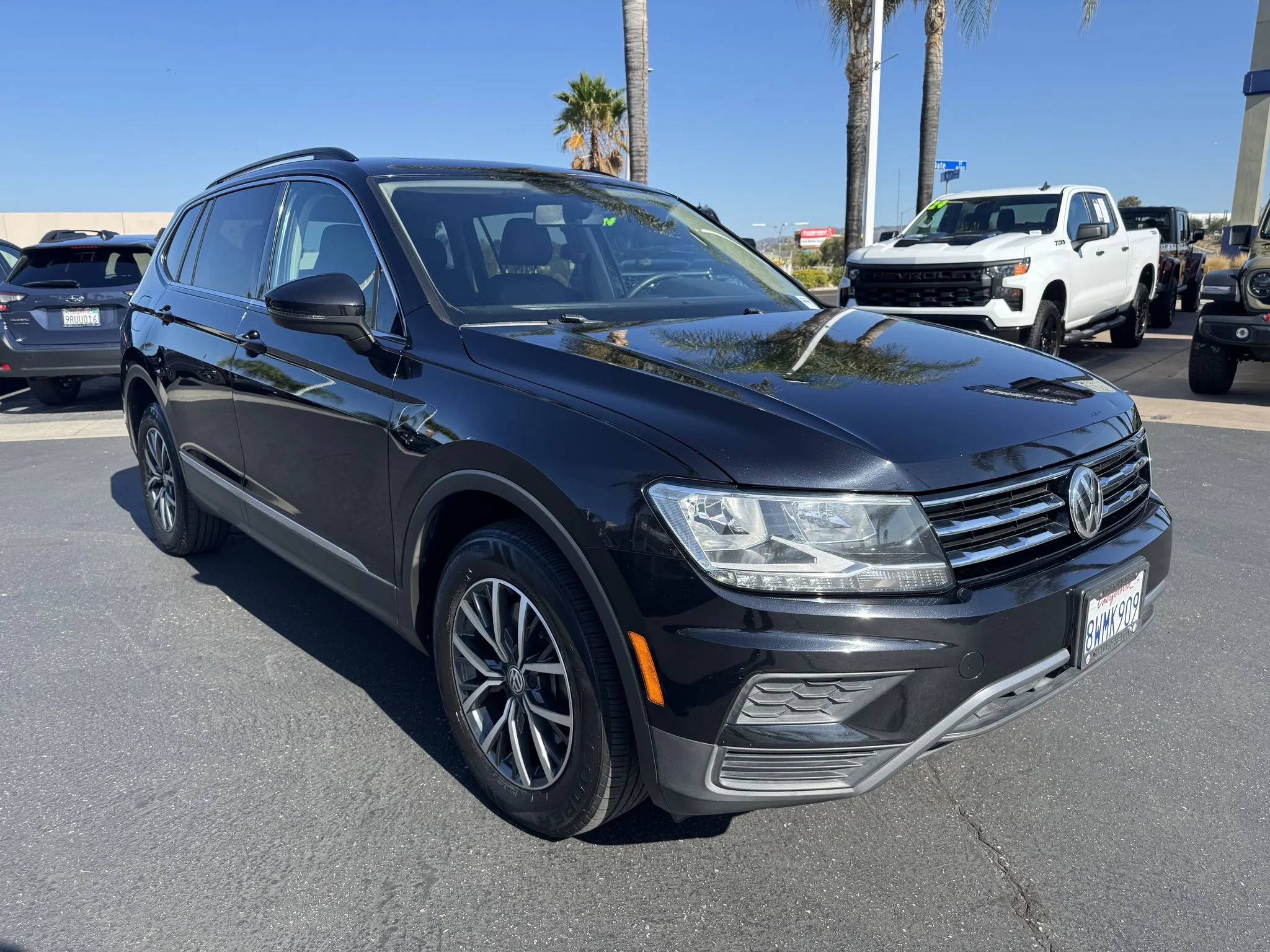 Used 2020 Deep Black Pearl Volkswagen SE image 2