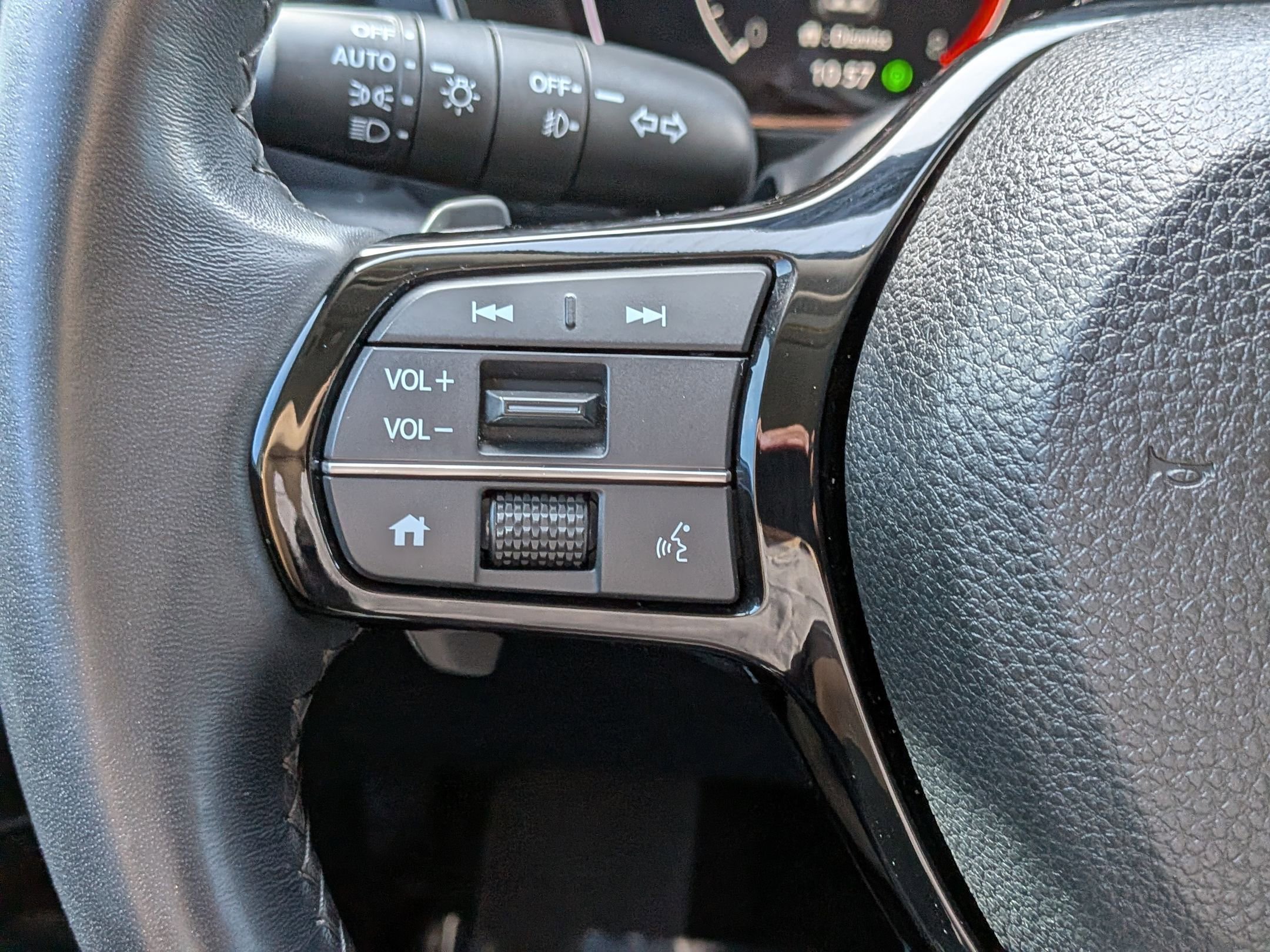 2025 Honda Pilot EX-L - Photo 14