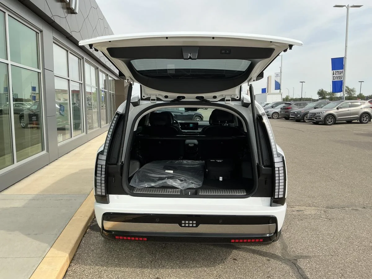 New 2026 White Hyundai Preferred image 38