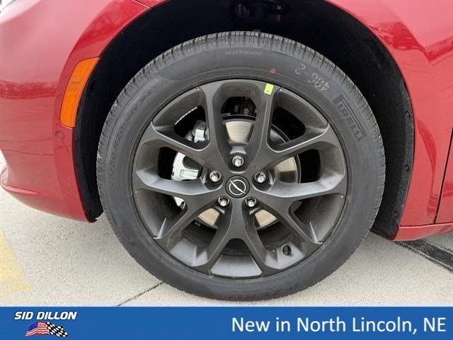 New 2026 Red Hot Pearl-Coat Exterior Paint Chrysler Select image 5