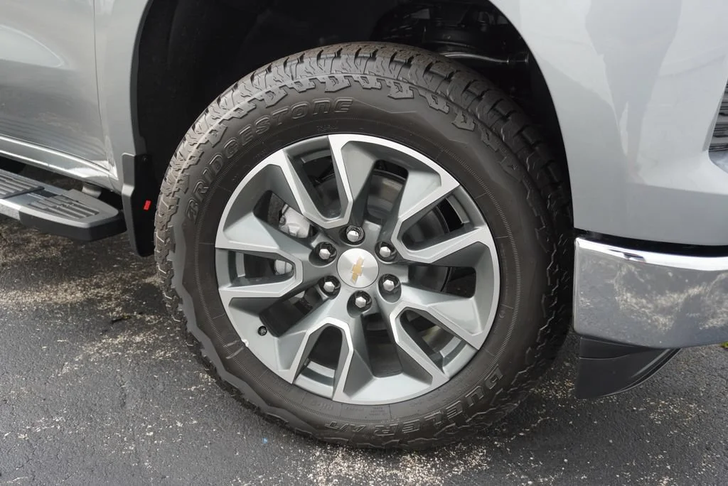 New 2026 Sterling Gray Metallic Chevrolet LT image 29