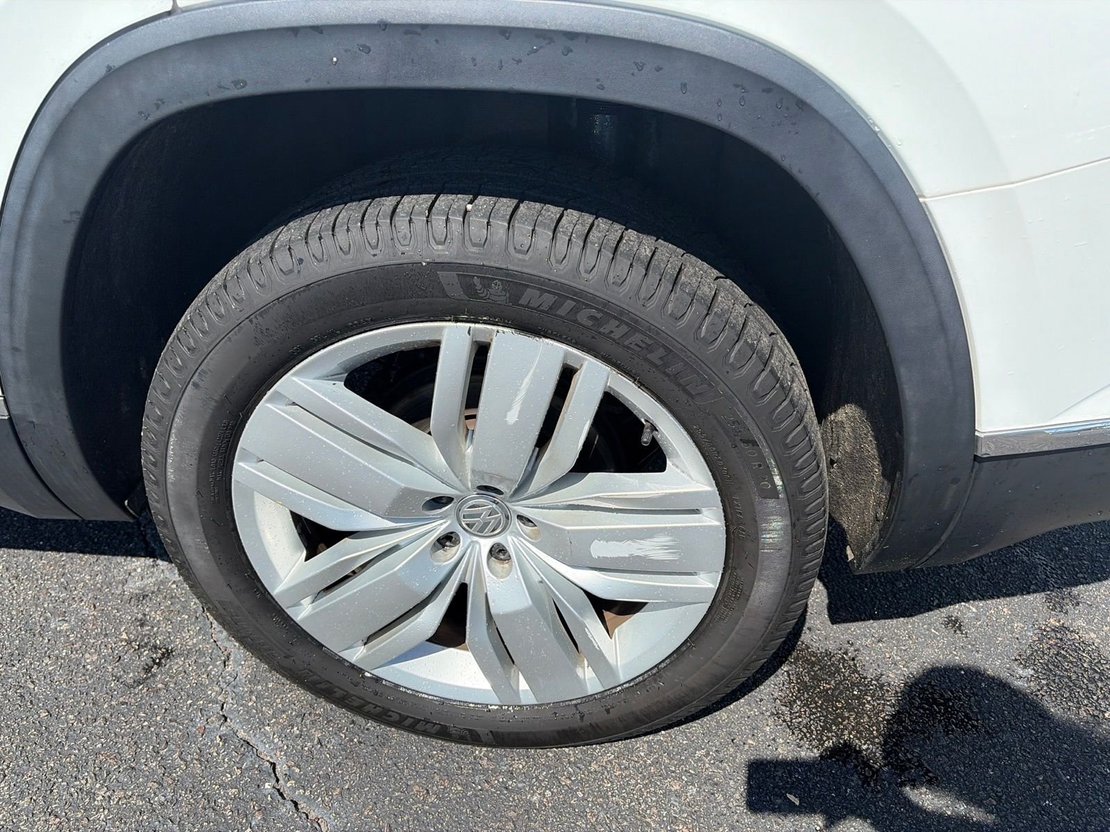 Used 2019 White Volkswagen SEL image 12