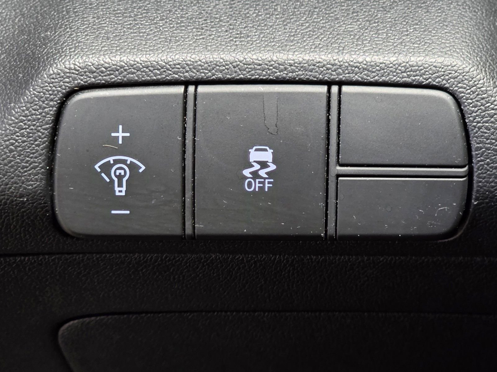 Used 2025 Abyss Black Hyundai SEL Sport image 33