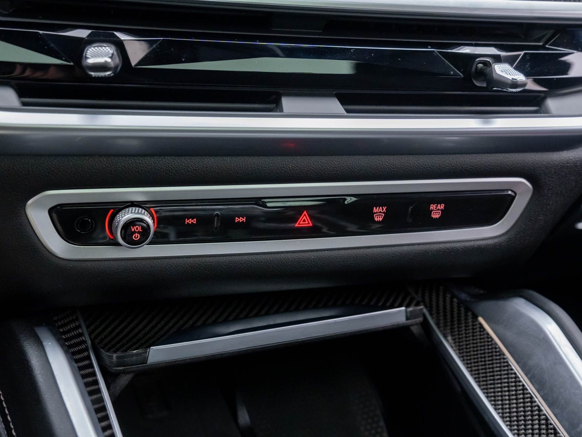 Used 2024 Black BMW M60i image 29
