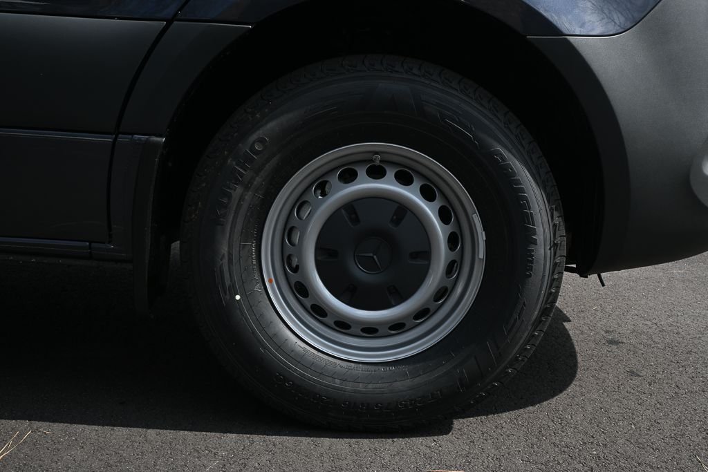 New 2026 Tenorite Gray Metallic Mercedes-Benz Crew 170 WB image 33