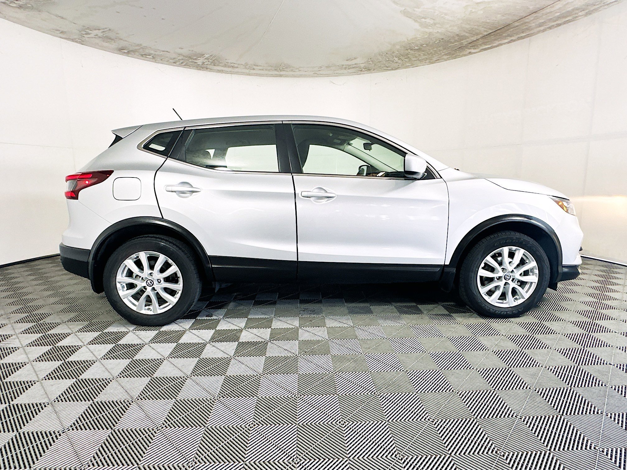 Used 2021 Brilliant Silver Metallic Nissan S image 2