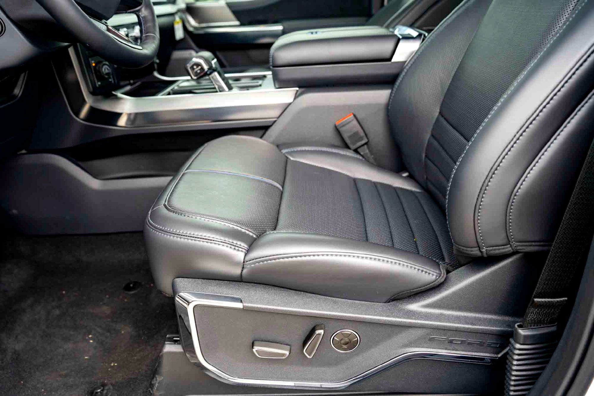 New 2025 Star White Metallic Tri-Coat Ford Platinum image 11
