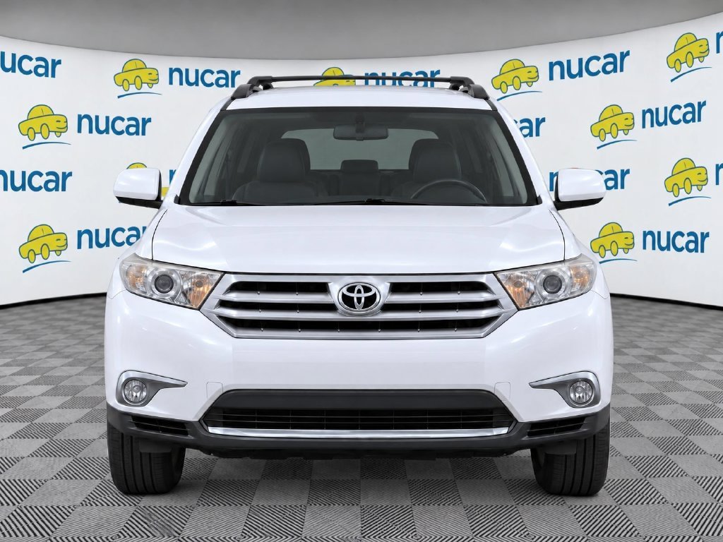 Used 2012 White Toyota Base image 5
