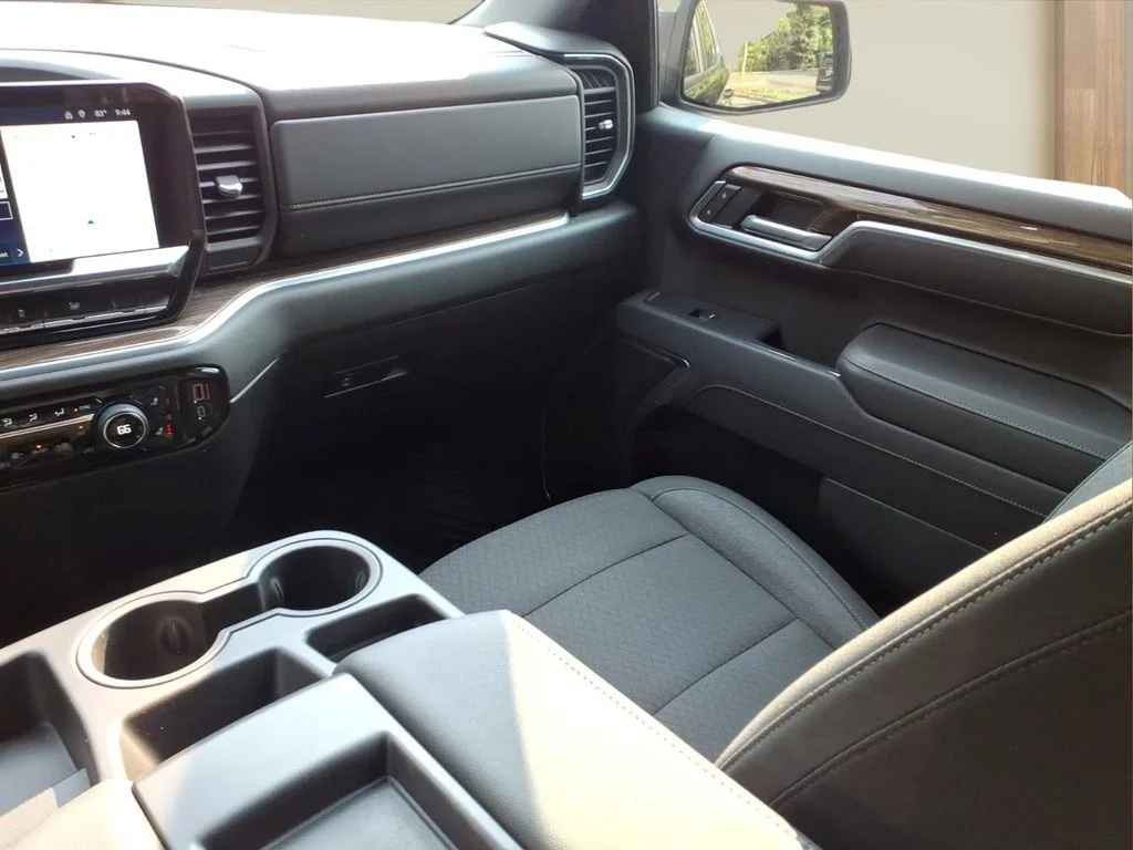 Used 2025 Black Chevrolet LT image 22