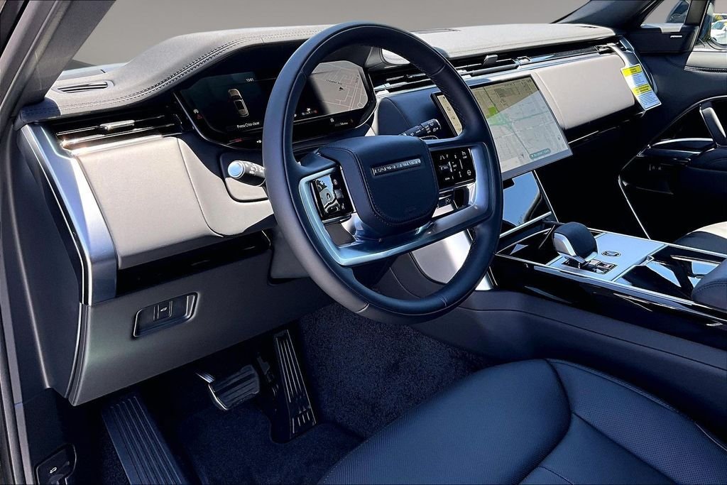 New 2026 Santorini Black LAND ROVER SE 7 Seats image 7