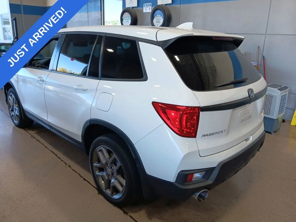 Certified Used 2023 Platinum White Pearl Honda EX-L image 4