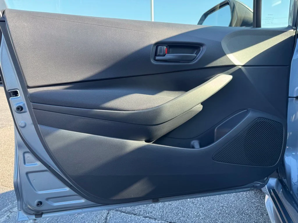 Used 2022  Toyota LE image 11
