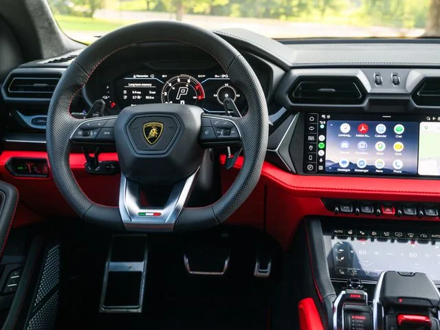 Used 2025  Lamborghini SE image 18
