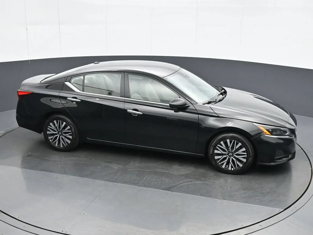 Used 2025 Black Nissan 2.5 SV image 24