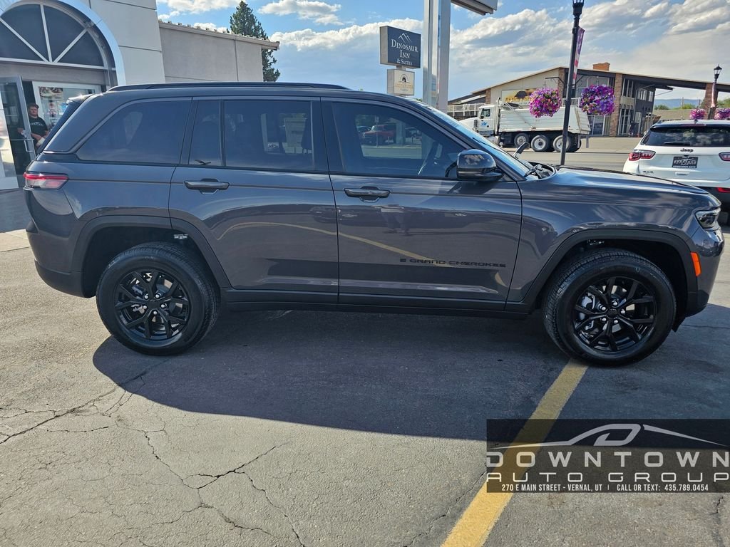 New 2026 Baltic Gray Metallic Clearcoat Jeep Altitude image 2