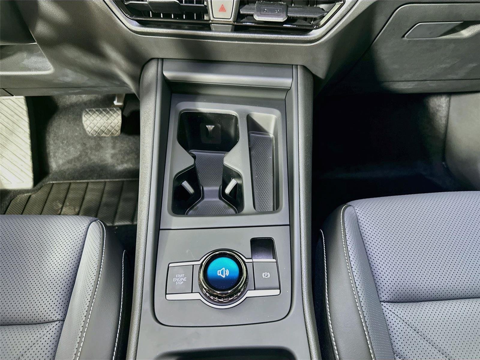 2025 Volkswagen Tiguan SE - Photo 17