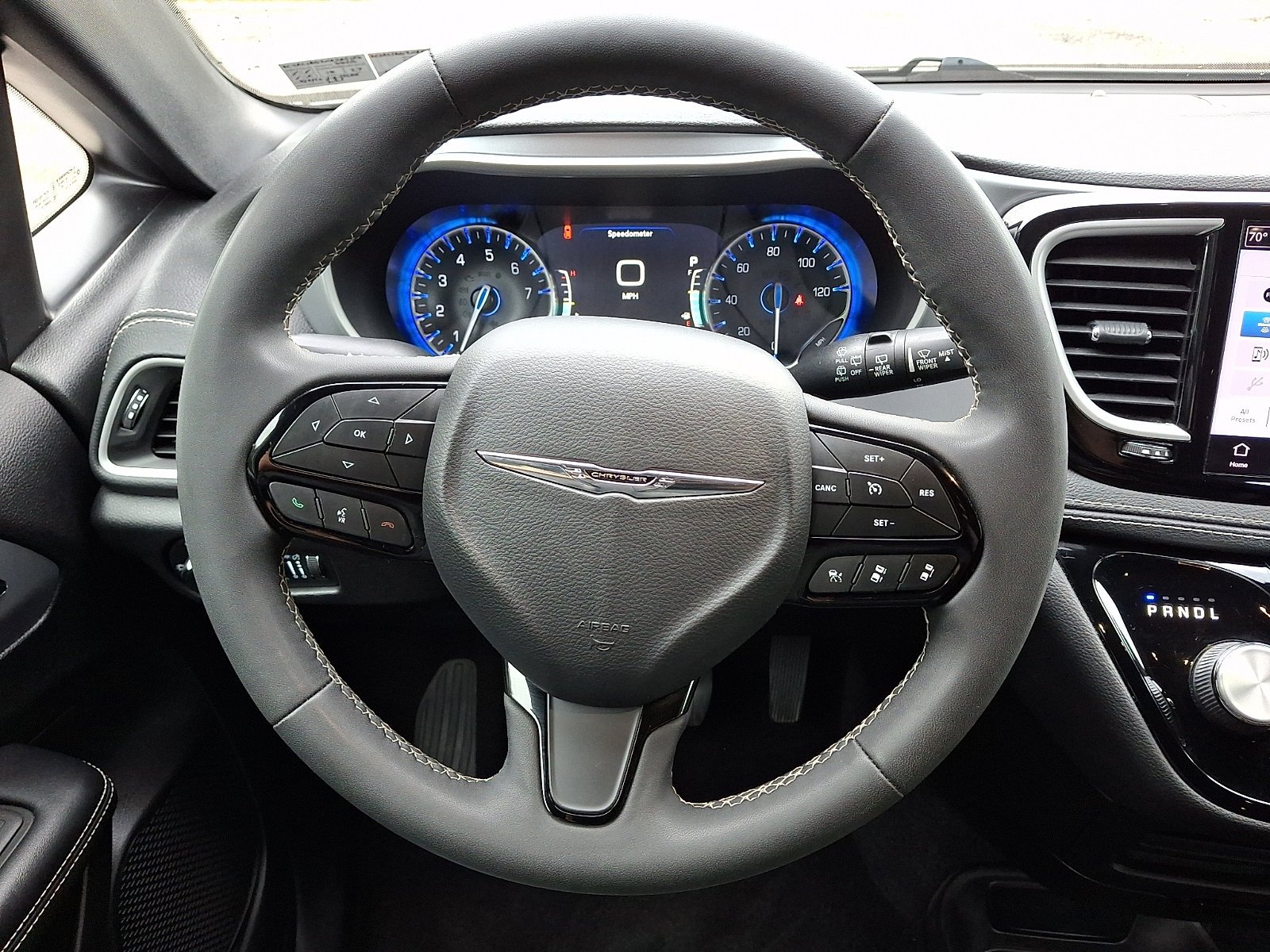 Used 2022 Bright White Clearcoat Chrysler Touring L image 20