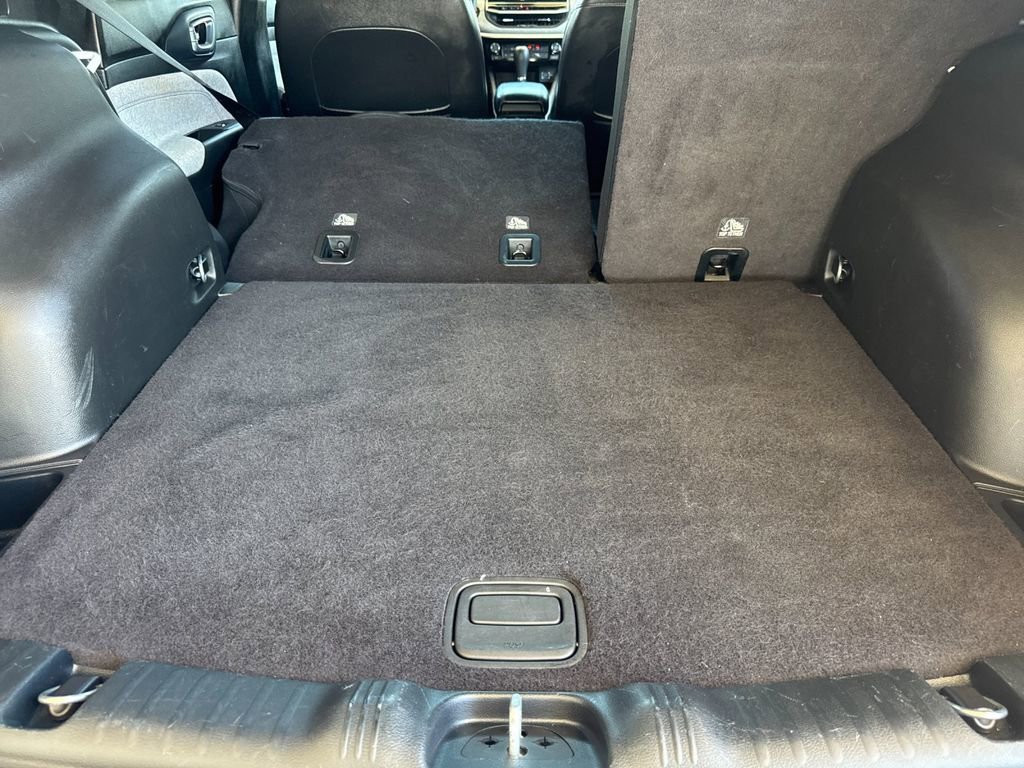 Used 2024 White Jeep Latitude image 16