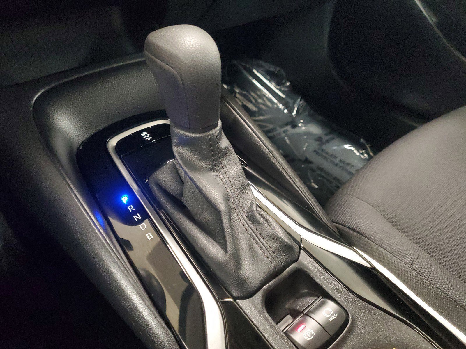 Used 2021 Classic Silver Metallic Toyota LE image 31