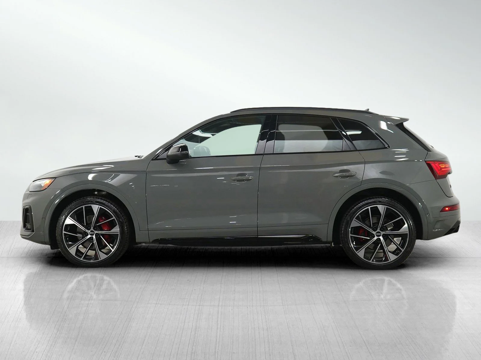 Used 2022 Audi SQ5 Prestige with VIN WA1C4AFY1N2035169 for sale in Roseville, Minnesota